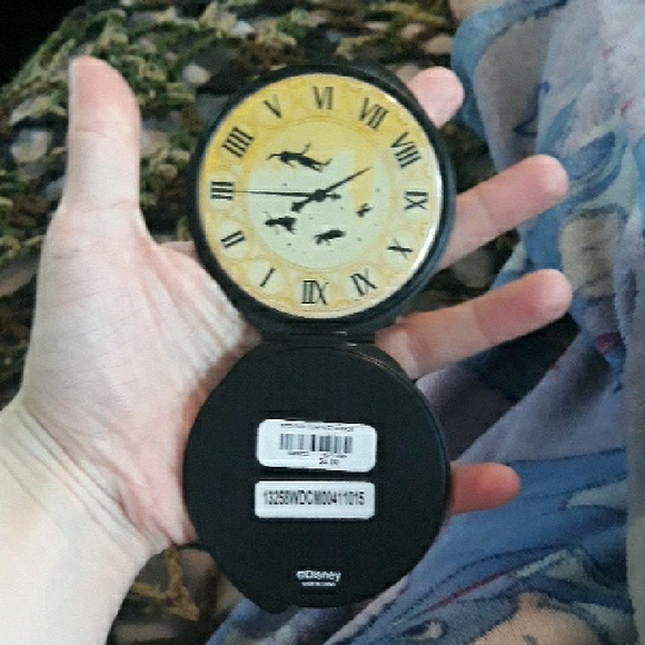 Round Black Compact Mirror - Picture 4 of 4